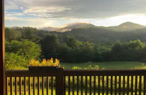 Cullowhee Casa | Rare Mountain Double Vision Lake Glenville Private Rd King Bed Pet Friendly