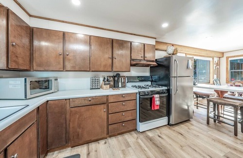 West Village Cabina | Buckeye Bear's Den-AC*-Walking Distance to town