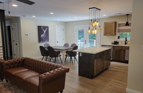 Kerr Condominio | "Buckeye Haven Retreat" This NEW charming 1,000 SF 2-bed,1-bath sleeps 6 people