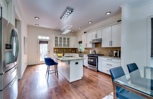 Buckhead Casa | Buckhead fenced N Gated Ensuited 6BD,8bath Estate, 5mins to shopping.Sleeps 12