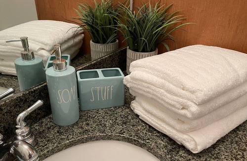 Lindbergh Apartamento | Buckhead Luxury w/ pool view balcony-minutes from downtown Atlanta
