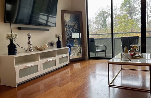 Lindbergh Apartamento | Buckhead Luxury w/ pool view balcony-minutes from downtown Atlanta