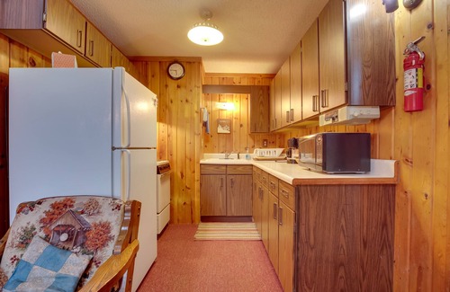 Stambaugh Cabina | Iron River Rental w/ Sauna - Walk to Ski Brule!