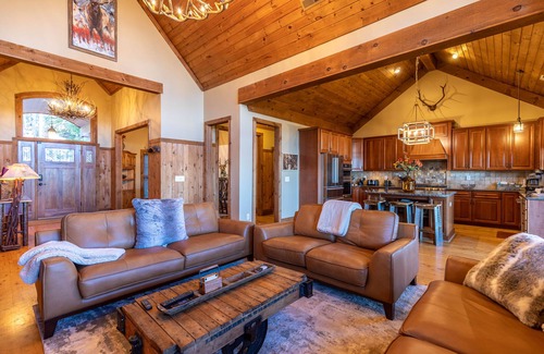 Sugar Mountain Cabina | Buckhorn Lodge - Spacious Luxury Home Near Sugar Mountain Resort, Pool Table, Hot Tub, Views
