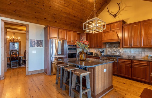Sugar Mountain Cabina | Buckhorn Lodge - Spacious Luxury Home Near Sugar Mountain Resort, Pool Table, Hot Tub, Views