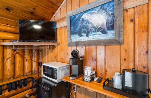 West Yellowstone Cabina | Bucking Moose Elk Cabin (#12)