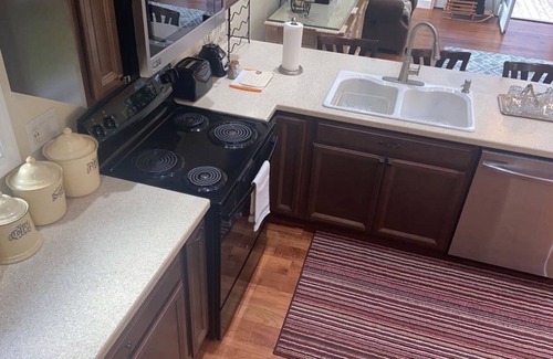Keslers Cross Lanes Casa | Buckingham cabin #1@the lake minutes from New River Gorge National Park/ hot tub