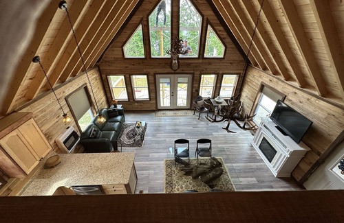 Keslers Cross Lanes Cabina | Buckingham cabin#2 @ the Lake minutes from New River Gorge National Park Hot tub