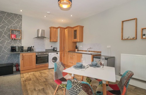 Taunton Cabaña | BUCKLAND HOUSE ANNEX, pet friendly, with a garden in Taunton