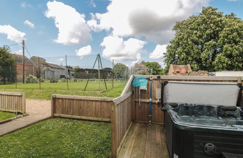 Taunton Cabaña | BUCKLAND HOUSE ANNEX, pet friendly, with a garden in Taunton