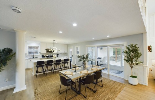 Northside Casa | Buckle & Boots BNB - 20 minutes to downtown + pool