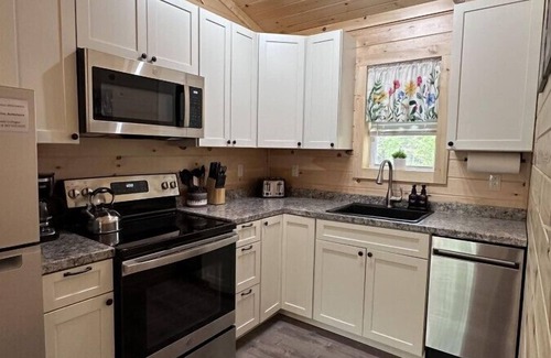 Town Hill Cabaña | Buckle Bungalow-At the heart of MDI & near Acadia!