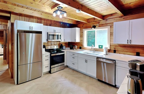 Bucksport Cabina | Bucksport Bliss A Luxe Log Cabin. Waterview & Private.
