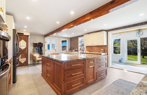 West of Town Casa | Bucolic charming 4-bedroom. Great location, short drive to Town and beaches.