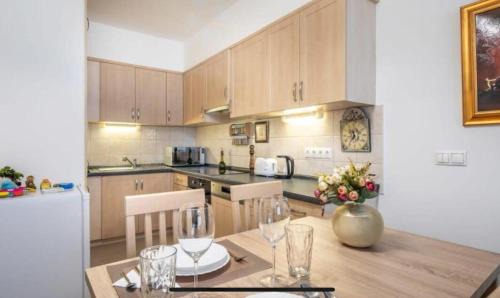 Vizivaros Apartamento | Buda Gem Apartment with Parking
