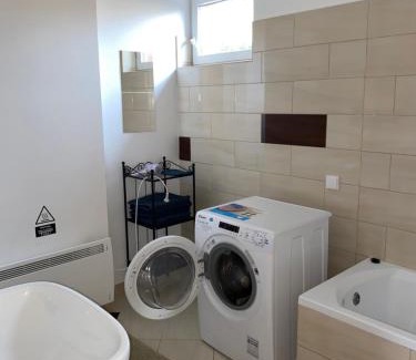 Vecses Apartamento | Budapest Airport Accomodation in V2