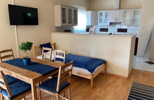 Vecses Apartamento | Budapest Airport Accomodation in V2