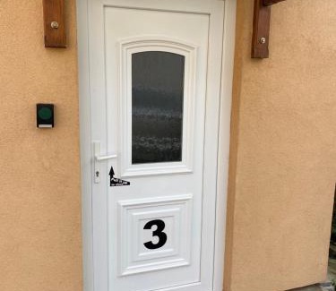 Vecses Apartamento | Budapest Airport Accomodation in V3