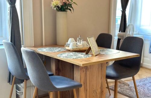 Nepszinhaz negyed Apartamento | Budapest Palace Apartment - Palace District - Downtown