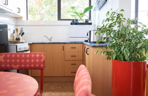 Collingwood North Apartamento | Budd Place – Sunny Pad in Heart of Collingwood