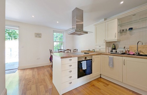 Easebourne Cabaña | Budgenor Lodge - Midhurst - a family house that sleeps 4 guests in 2 bedrooms