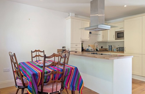 Easebourne Cabaña | Budgenor Lodge - Midhurst - a family house that sleeps 4 guests in 2 bedrooms