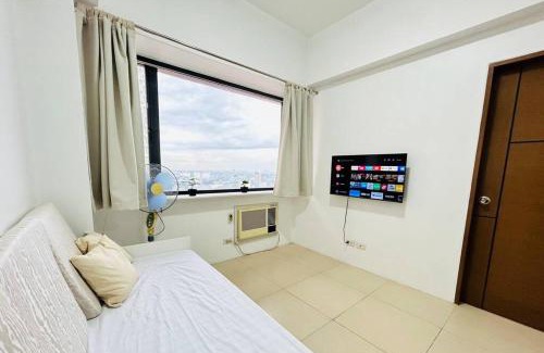 Kapitolyo Apartamento | Budget Accommodation at Ace Suites by the Famous Indoor Water Spa