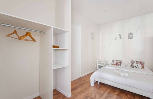 Charleville-Mezieres Apartamento | Budget apart city centre with parking