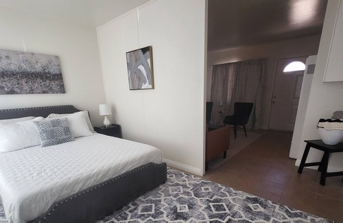 Victorville Apartamento | Budget Cutie across the street from St Mary Medical Center