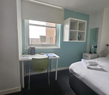 Coventry City Centre Hotel | Budget En-suite Room in Coventry City Centre