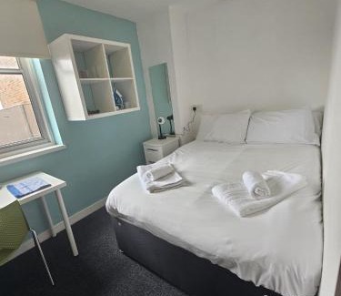 Coventry City Centre Hotel | Budget En-suite Room in Coventry City Centre