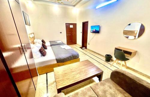 Gulshan-E-Jamal Cama Y Desayuno | Budget Friendly 2 rooms Suite Stadium Road