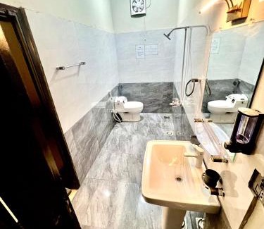 Gulshan-E-Jamal Cama Y Desayuno | Budget Friendly 2 rooms Suite Stadium Road