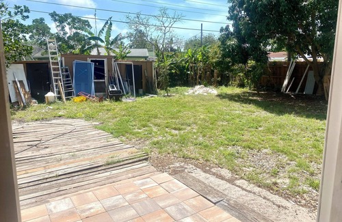 St. Petersburg - Clearwater Casa | Budget-Friendly Couch Space in lovely St. Petersburg with AC, WiFi