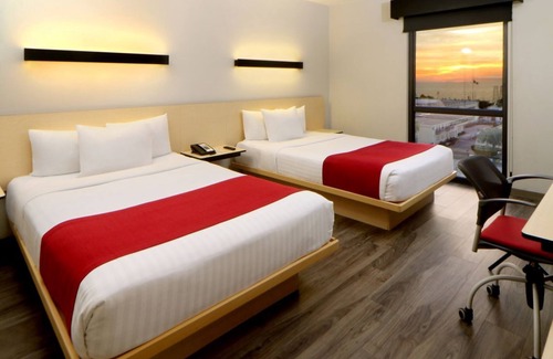 Zona hotelera del norte Hotel | Budget-Friendly Rooms with Pool Access Near Marina Vallarta - 2 Units