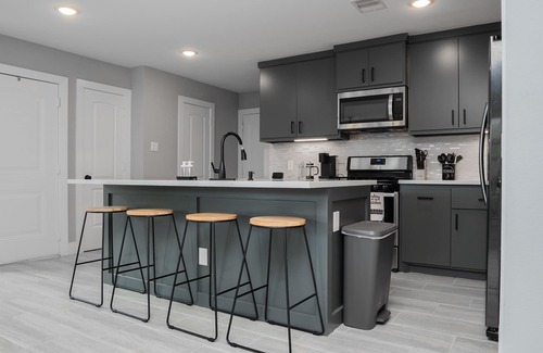 Houston Casa | Budget Friendly, Near Downtown- New Build Home