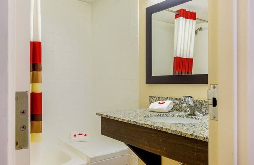 Moline Casa | Budget-Friendly Stay in Moline! Pets Allowed, Near Rock Island Arsenal