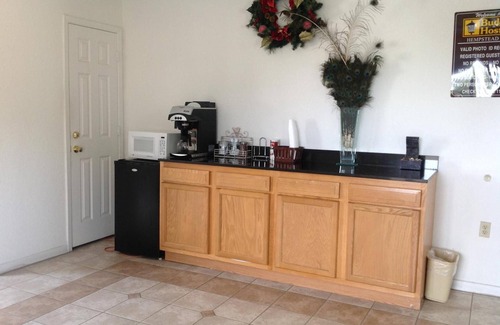Kempwood Hotel | Budget Host, Hempstead Inn