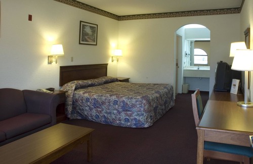 Kempwood Hotel | Budget Host, Hempstead Inn