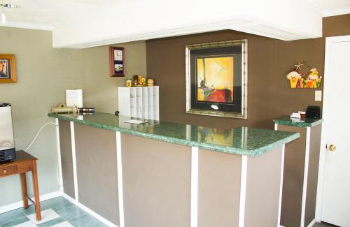 Luray Hotel | Budget Inn