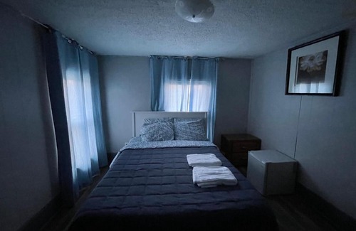 Pontiac Casa | Budget Boarding Room near Downtown Pontiac Cheap to Stay
