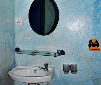 Lamu Cama Y Desayuno | Budget self-contained room on the GROUND FLOOR at JamboHouse Lamu