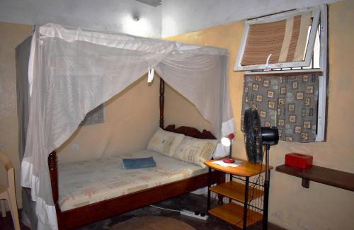 Lamu Cama Y Desayuno | Budget self-contained room on the GROUND FLOOR at JamboHouse Lamu