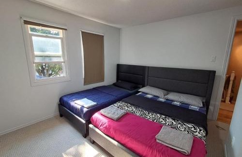 Hurontario Casa | BUDGET SQUARE ONE-PEARSON ROOM- Free Wifi& Parking