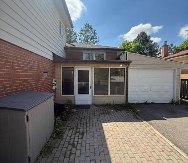 Vaughan Casa | Budget Stay For Travellers to Canada Wonderland,Toronto