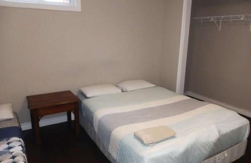 Waterloo Casa | Budget Stay In Heart of Waterloo-Free Wifi-Parking