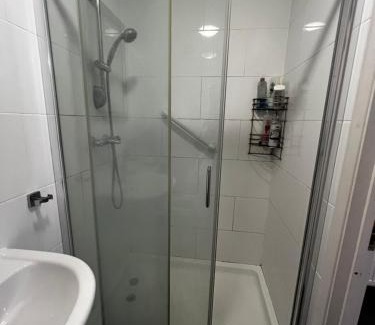 Luton Casa | Budget Stay In Luton 01 D