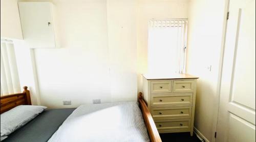 Luton Casa | Budget Stay In Luton 01 D