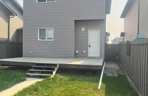 Grande Prairie Apartamento | Budget Stay | Kitchen Essentials | WIFI | Parking