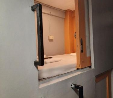 Pio del Pilar Apartamento | Budget Transient Capsule Room Makati near Ayala and Buendia